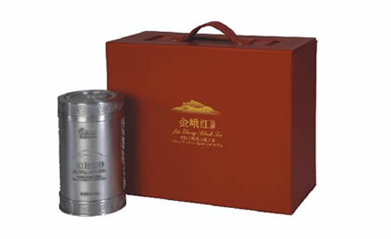 金峨红 